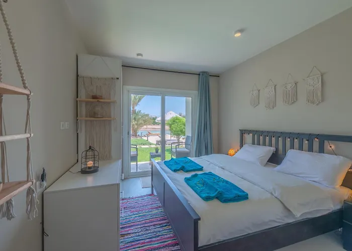 1-bedroom In Joubal With Pool Apartman