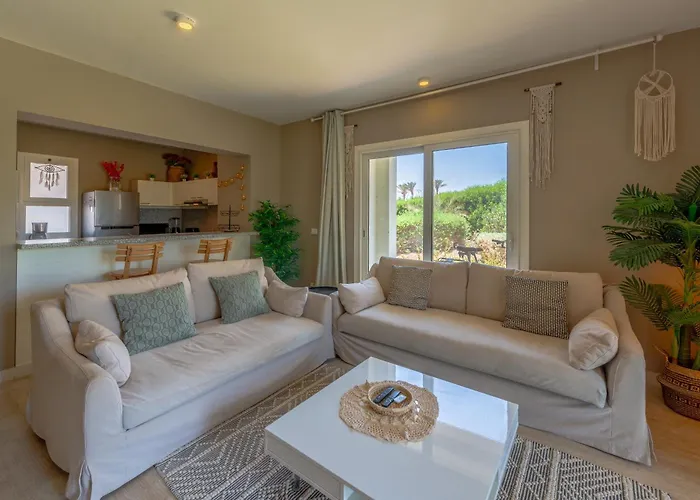 1-bedroom In Joubal With Pool Gurdaka